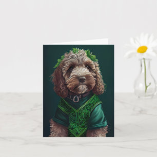 Tarjeta Perro Cockapoo con vestido del día de San Patricio