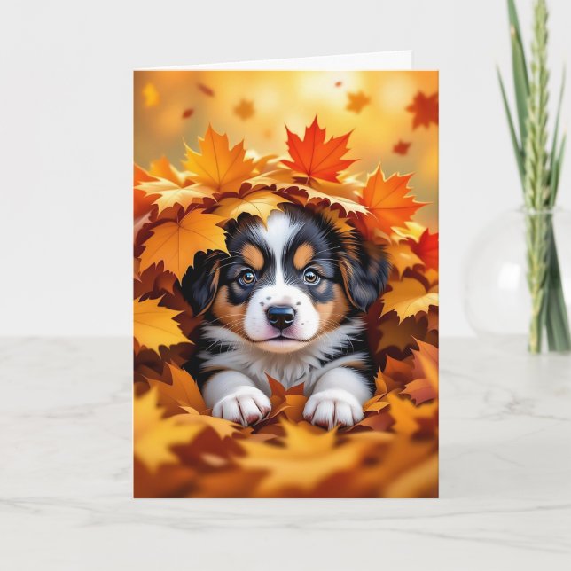 Tarjeta Perro de cachorro picado en hojas de otoño (Anverso)