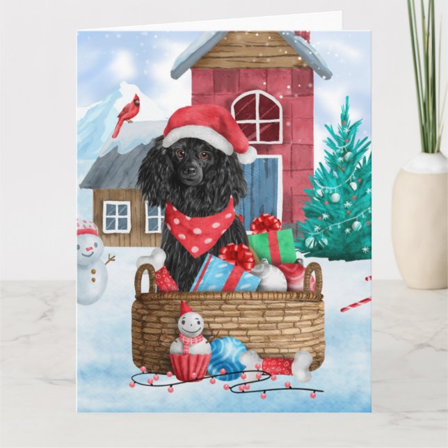 Tarjeta Perro de raza Caniche en casa de Navidad con nieve (Anverso)