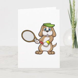Tarjeta Perro en el tenis con raqueta de tenis y gorra