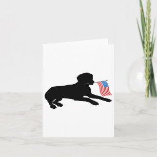 Tarjeta Perro labrador negro sosteniendo la bandera patrió