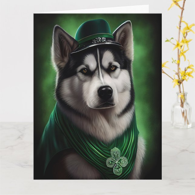 Tarjeta Perro Malamute de Alaska con vestido de San Patric (flor amarilla)