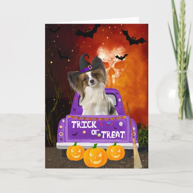 Tarjeta Perro Papillon en un camión de Halloween (Anverso)