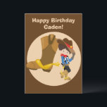 Tarjeta Personalizado Cowboy Kids Country Feliz cumpleaños<br><div class="desc">Una linda tarjeta personalizada de cumpleaños de vaquero que presenta a un niño de la granja apoyándose en una bota gigante de vaquero timando a su gorra marrón con una estrella amarilla. Una gran tarjeta de niño del país personalizada con su nombre.</div>