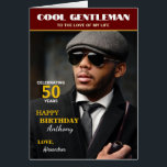 Tarjeta Personalizado de portada de la revista Hap<br><div class="desc">La tarjeta de Personalizado Happy Birthday Photo Magazine Cover es una tarjeta de diversión que puedes recrear por ti mismo. Parece un diseño de revista en la portada. Deje o reemplace la fotografía con la suya en la cubierta y sustituya las palabras de la cubierta y del interior por las...</div>
