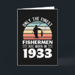 Tarjeta Pescadores nacidos en 1933 Regalo de pesca de cump<br><div class="desc">Sólo los mejores pescadores nacen en 1933. Para los pescadores que aman la pesca con mosca,  el engaño,  la caza y estar en el lago. Recibe como regalo de cumpleaños número 90 para tu esposo abuelo,  abuelo o papá.</div>