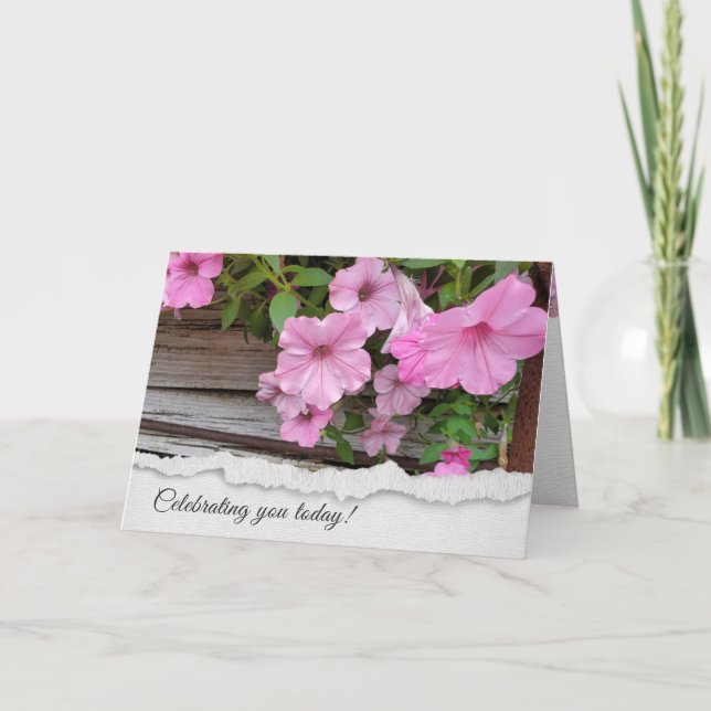 Tarjeta Petunias rosadas en cumpleaños de madera de graner (Anverso)