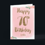 Tarjeta Pink and Gold Happy 70th Birthday Card<br><div class="desc">Tarjeta personalizada de 70 años de color rosa y dorado, que presenta una acuarela rosa en la parte delantera contra el purpurina dorado "feliz 70 años". Tenga en cuenta que no hay un purpurina real en este producto, sino un efecto de diseño. Podrás personalizar fácilmente el frente con su nombre....</div>