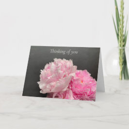 Tarjeta Pink peonies con espacio de texto pensando en ti