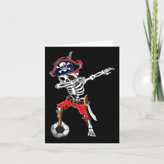 Tarjeta Pirata De Esqueleto De Dabbing Y Fútbol Ll Hallowe (Anverso)