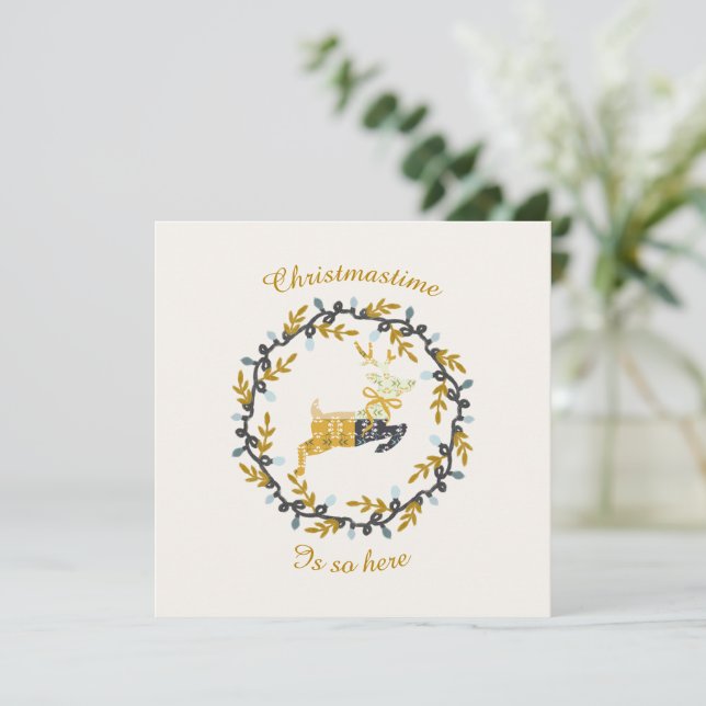 Tarjeta plana de Navidad alegre ciervo crema amari (Anverso de pie)