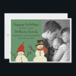 Tarjeta plana de vacaciones Snowman Duo, verde<br><div class="desc">Envíe sus deseos de vacaciones a la familia y amigos con esta divertida y caprichosa tarjeta plana de vacaciones Snowman Duo con un par de preciosos hombres de nieve sobre un fondo verde. Personalizar con su propia foto y el mensaje personalizado de su elección. Haga clic en "Personalizar" para encontrar...</div>