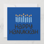 Tarjeta plana "Happy Hanukkah" moderna divertida<br><div class="desc">Magnífico blues y divertida tipografía en esta moderna tarjeta plana de Hanukkah con el mensaje "Peace, love & light" Dimensiones: 5.25" x 5.25" Impresión de alta calidad, a todo color y a todo color en ambos lados sin costo adicional El papel es fácil de escribir y no se hará de...</div>