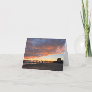 Tarjeta plegada en blanco de belleza al atardecer
