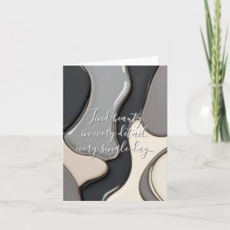 Tarjeta plegada multipropósito en un gráfico elega