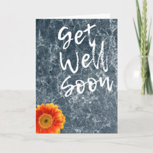 Tarjeta Ponerse bien pronto en la textura de mármol con fl