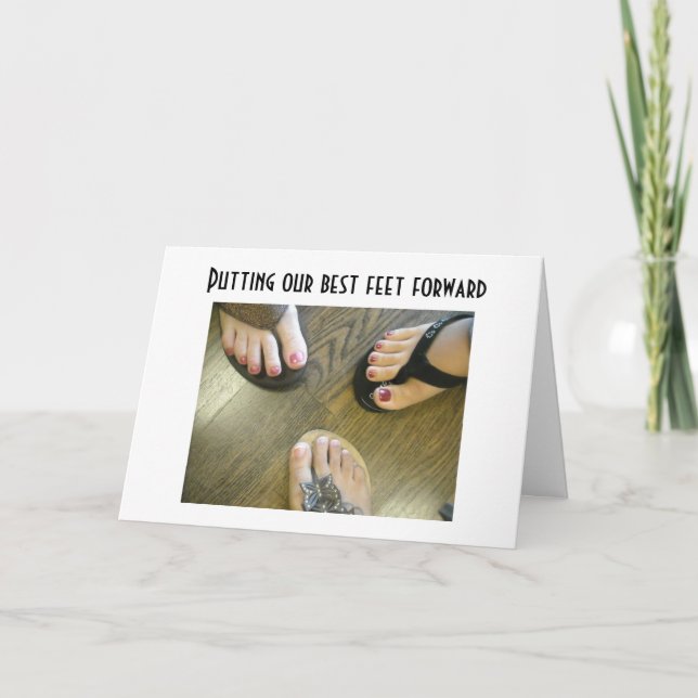 TARJETA PONIENDO NUESTROS MEJORES PIES ADELANTE=CUMPLEAÑOS (Anverso)