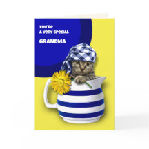 Por la abuela en el día de la madre. Cute Kitten