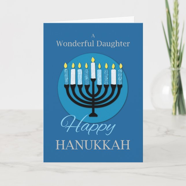 Tarjeta Por la hija Hanukkah Menorah en azul oscuro (Anverso)