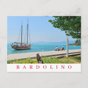 tarjeta postal con vista del barco de crucero en B