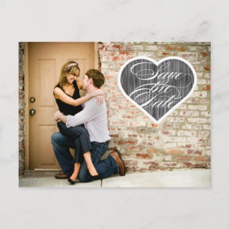 Tarjeta postal de anuncio de boda con corazón y fo