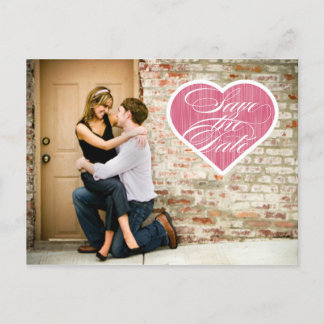 Tarjeta postal de anuncio de boda con corazón y fo