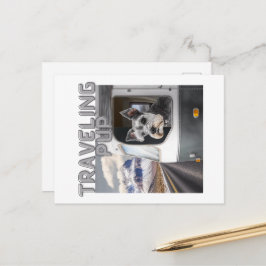 Tarjeta postal de cachorro viajero