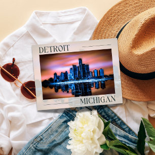 Tarjeta postal de Detroit's Dusk Dreamscape