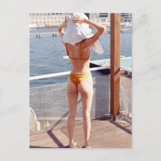 Tarjeta postal de foto de chica en bikini