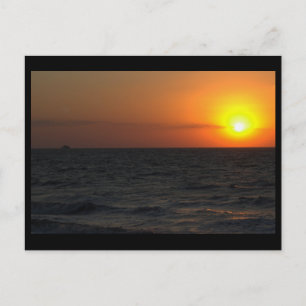 Tarjeta postal de foto de puesta de sol en el océa