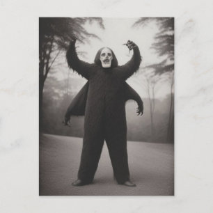 Tarjeta postal de Halloween de monstruo extraño y 