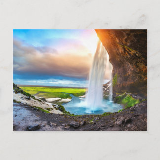 Tarjeta postal de la cascada del bosque sereno