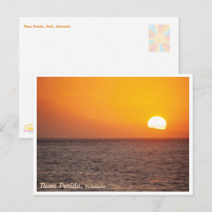Tarjeta Postal de la Puesta de Sol Dorada de Nusa 