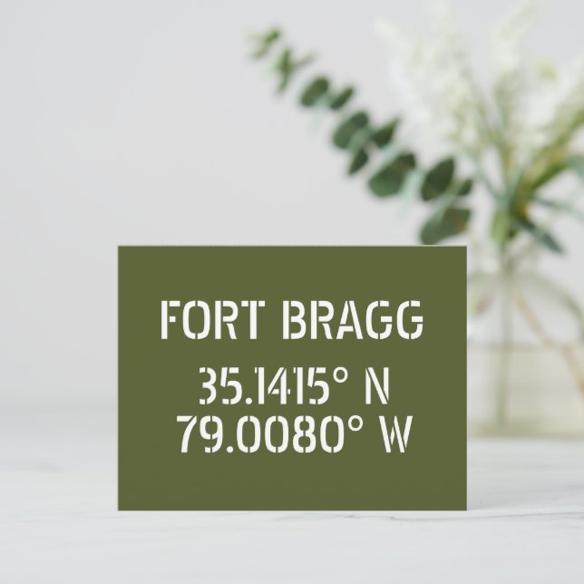 Tarjeta postal de longitud Fort Bragg Latitude (Anverso de pie)