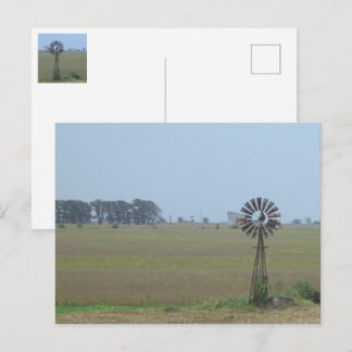 Tarjeta postal de molino de viento rural