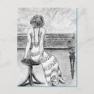 Tarjeta postal de mujer en un piano