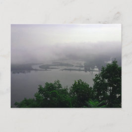 Tarjeta postal de niebla matutina en el río Missis