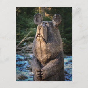 Tarjeta postal de oso tallado en madera