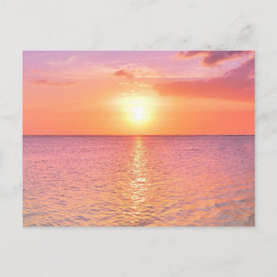 Tarjeta postal de puesta de sol en la playa de una