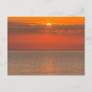 Tarjeta postal de puesta de sol en la playa de una