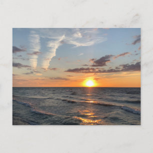 Tarjeta postal de puesta de sol en una hermosa isl