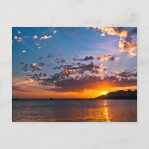 Tarjeta postal de puesta de sol en una hermosa isl