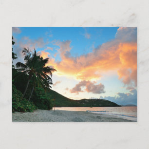 Tarjeta postal de puesta de sol en una isla de pla