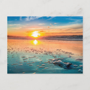 Tarjeta postal de puesta de sol en una isla de pla