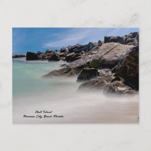 Tarjeta postal de rocas y olas de la isla Shell