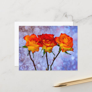 Tarjeta postal de rosas naranjas y amarillas en un