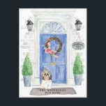 Tarjeta postal de Shih tzu Moving Invitación<br><div class="desc">Anuncie su nueva dirección con nuestra elegante invitación con un Shih tzu de pelo largo,  puerta delantera azul,  alfombra de bienvenida,  letrero de pizarra,  topiarios y una corona floral sobre un fondo de ladrillo gris.</div>