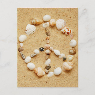 Tarjeta postal de signo de paz de las conchas mari