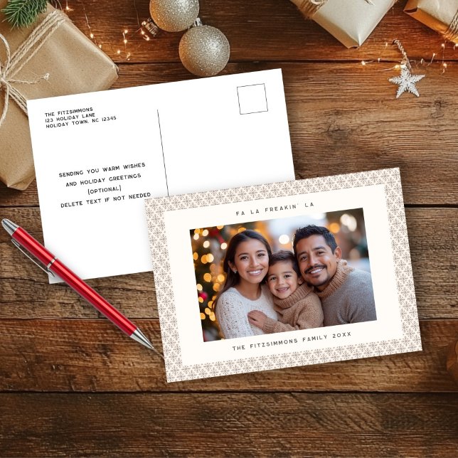 Tarjeta postal de vacaciones escandinava con fotos (Neutral Snowflake Modern Christmas Postcard brown)