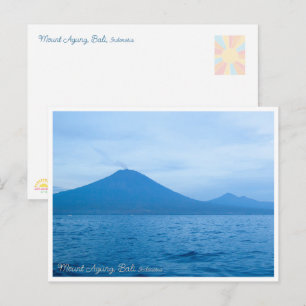 Tarjeta postal de viaje al amanecer en Mount Agung